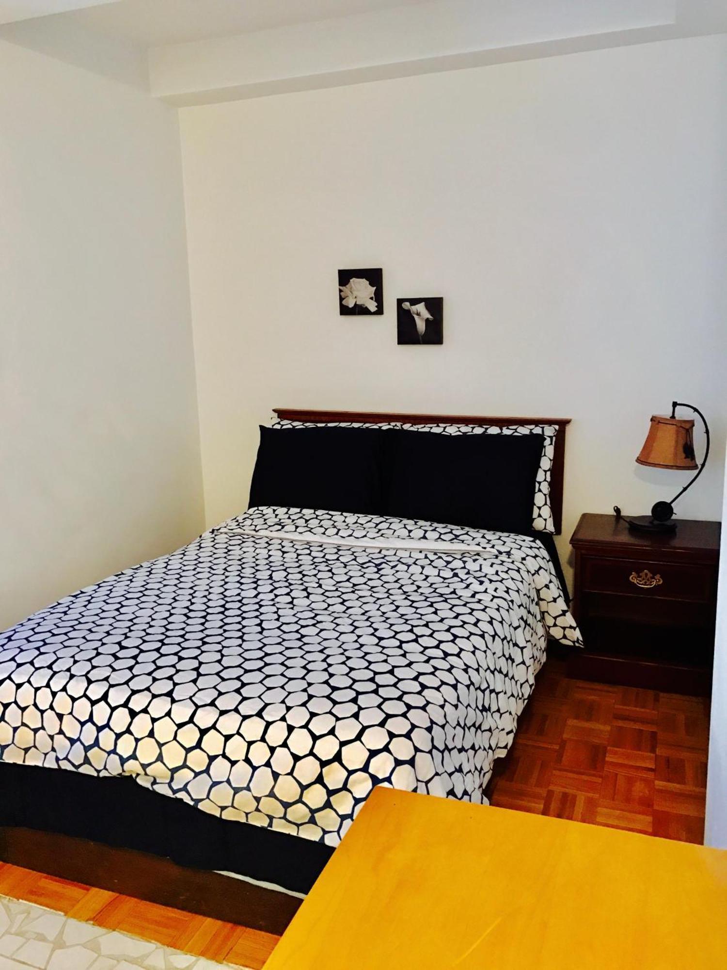 Stylish Comfortable In The Golden Square Mile Apartment *