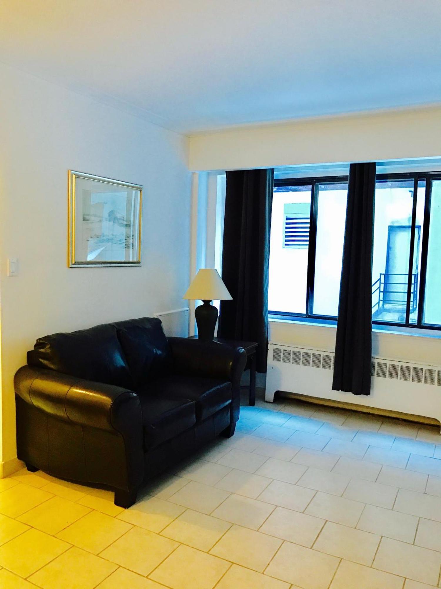Stylish Comfortable In The Golden Square Mile Apartment Montreal